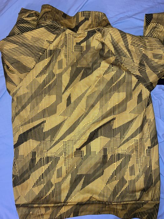 Жълто горнище Nike