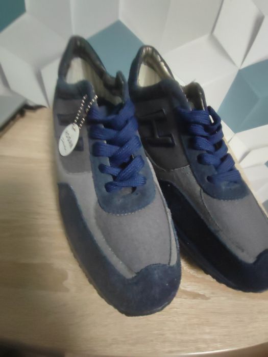 Pantof Adidași măsură 43 noi cu eticheta  mare sua