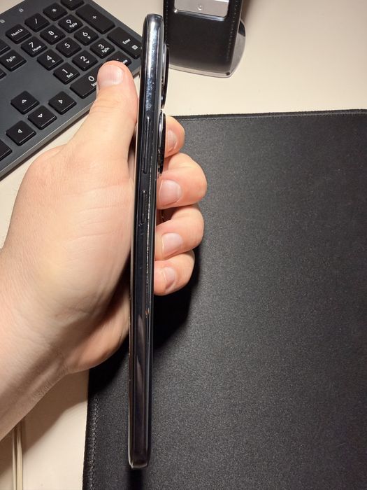 Honor 90 usor avariat