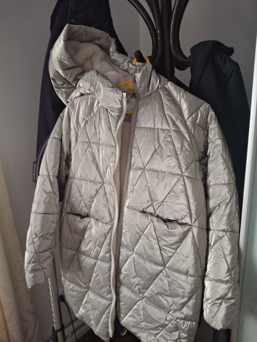 Vand jacheta inpermeabila Zara pentru fete 10 ani, noua, inblanita