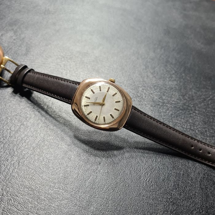 Часы Золотые Ракета 583