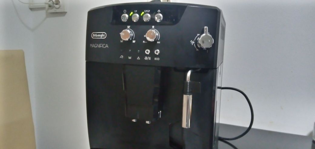 Aparat cafea DeLonghi Magnifica, espressor DeLonghi ( Jura, Saeco)