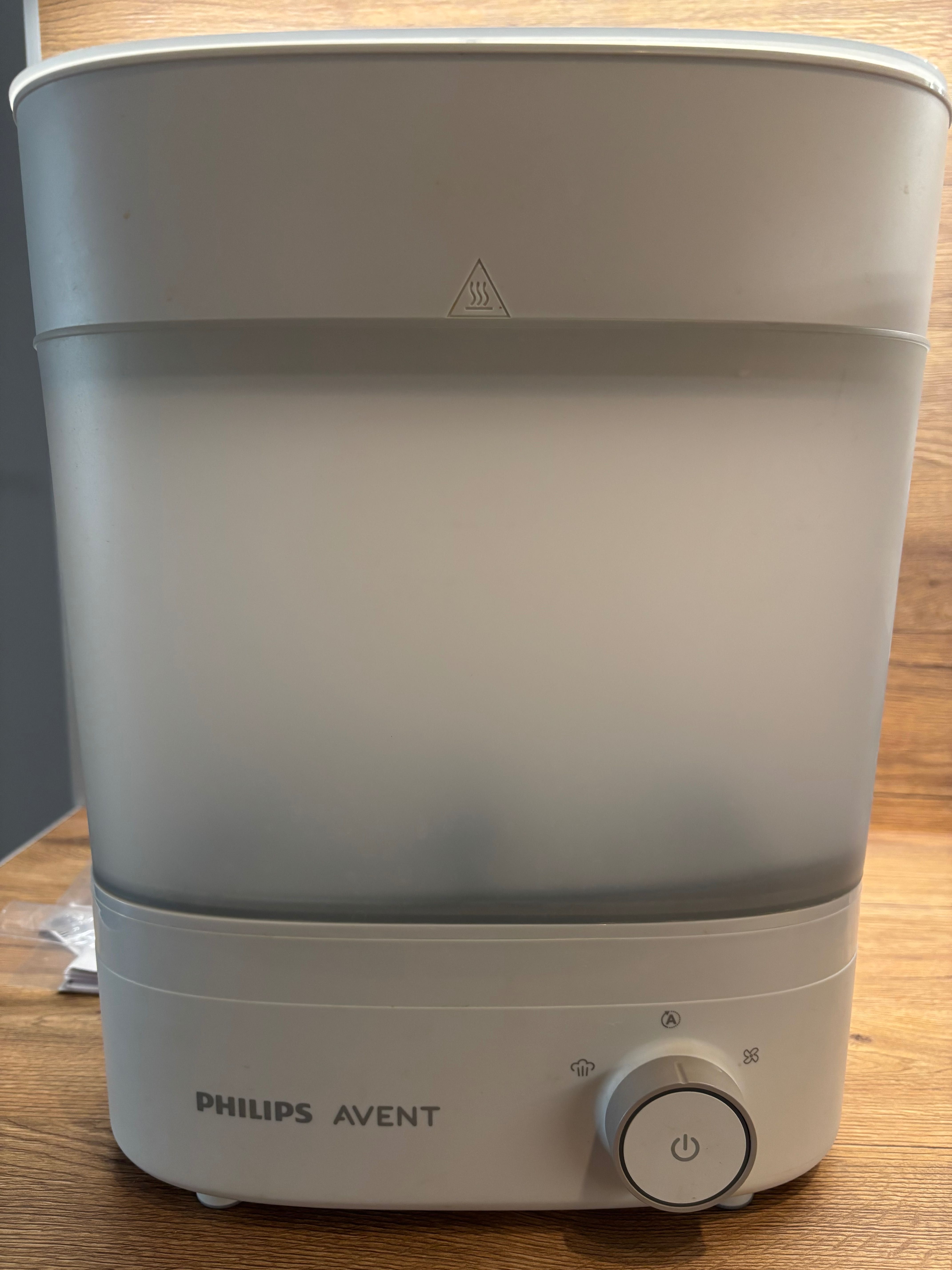Philips Avent Електрически стерилизатор с функция за изсушаване.
