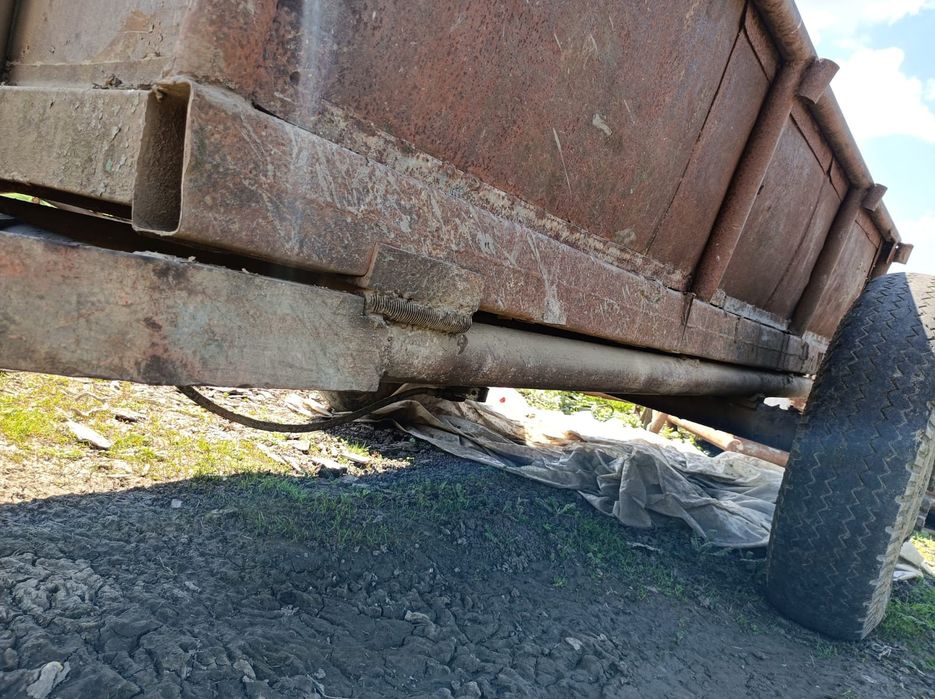 Vând remorca pentru tractor