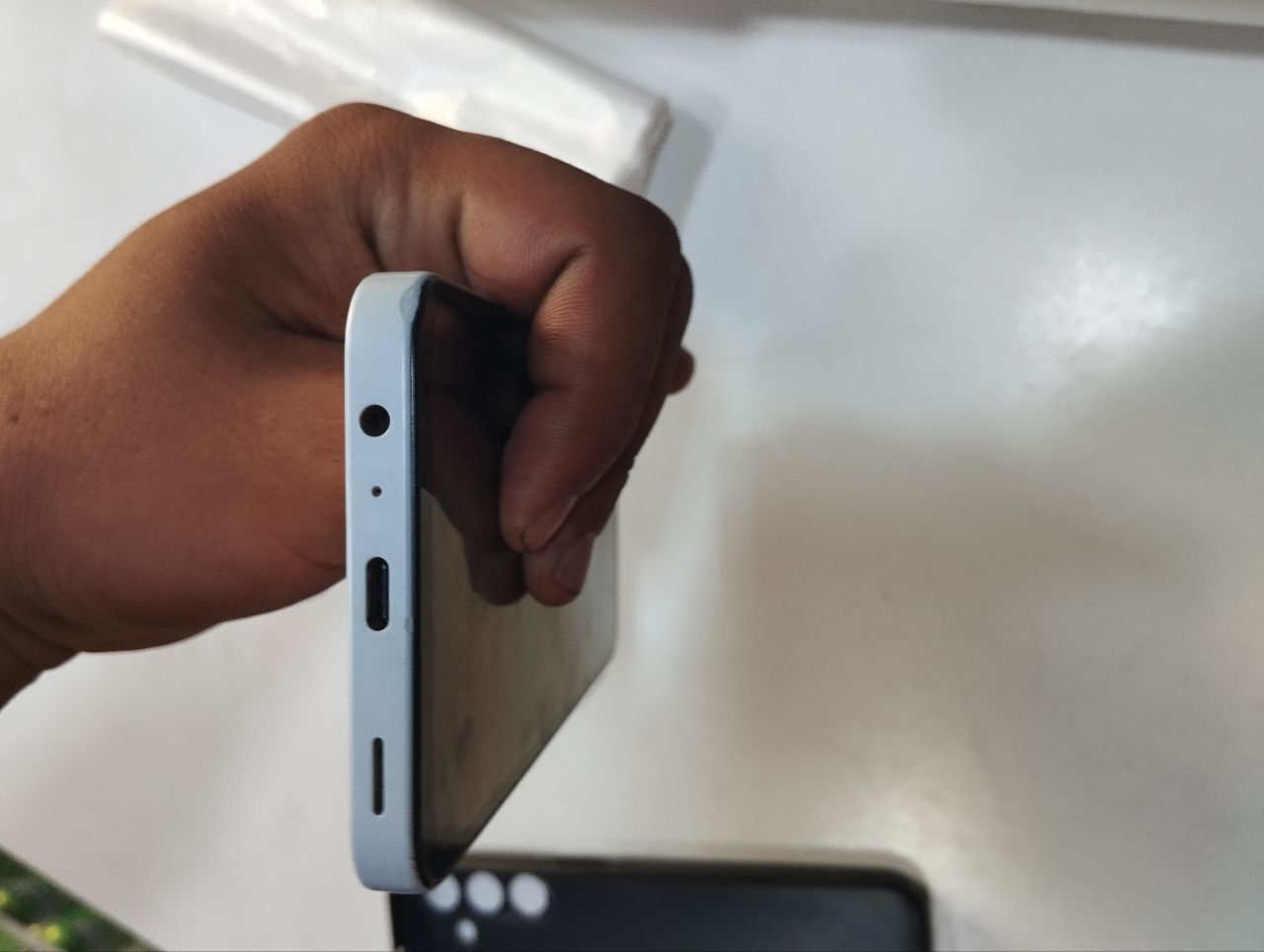 Samsung A15 128 xotira ideal holatda usta kormagan