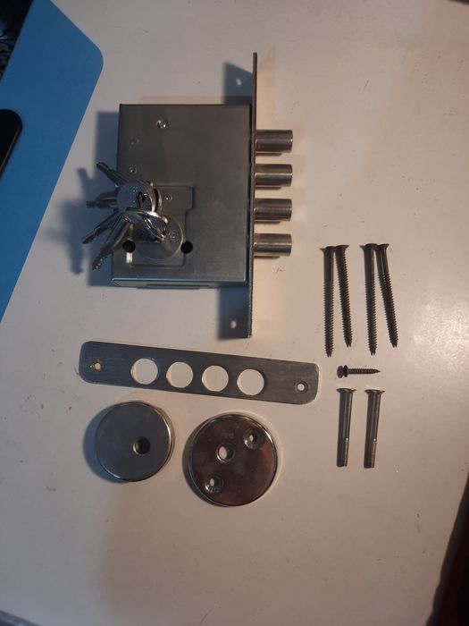 Замок дверной продам