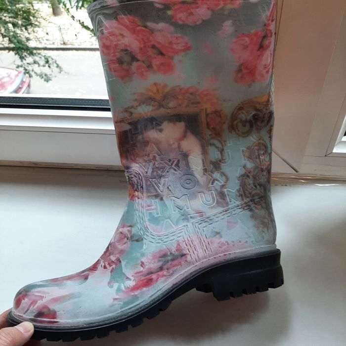 Продам резиновые новые  сапоги