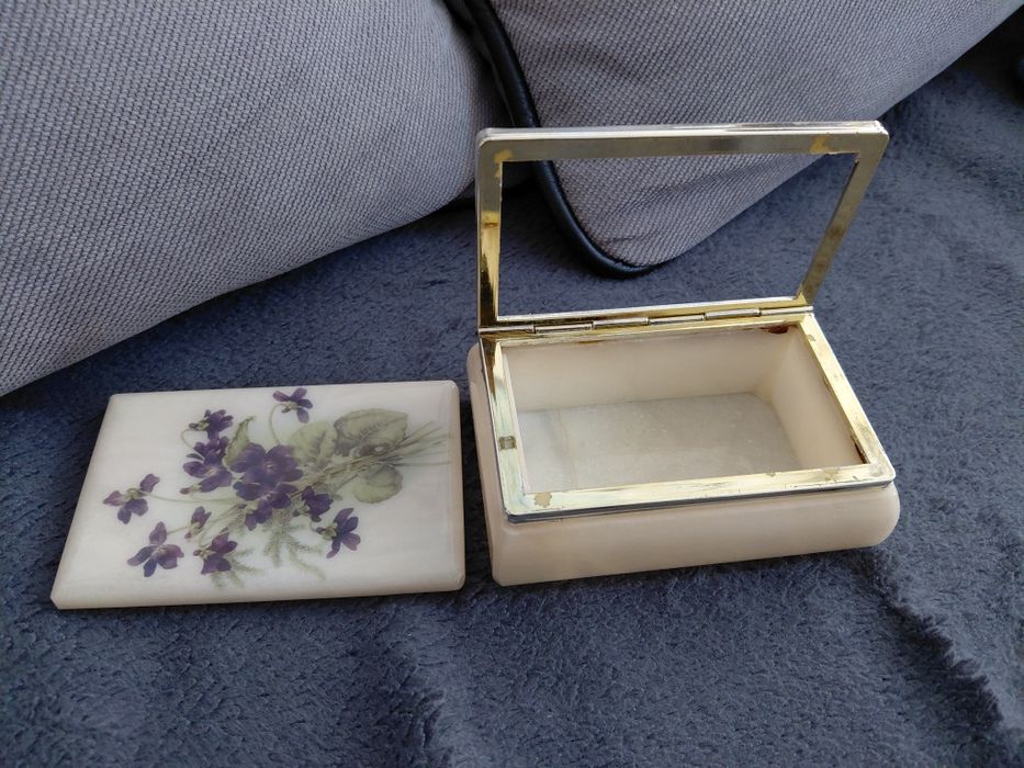 Cutie bijuterii vintage alabastru