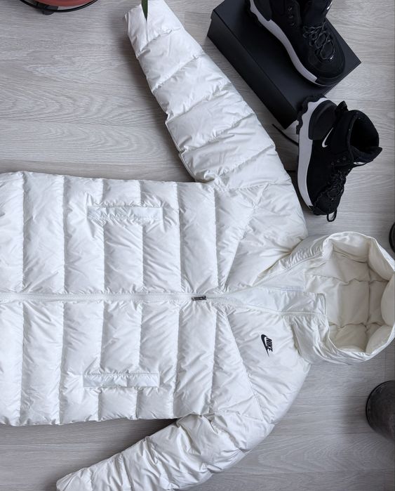 Пухено зимно яке NIKE