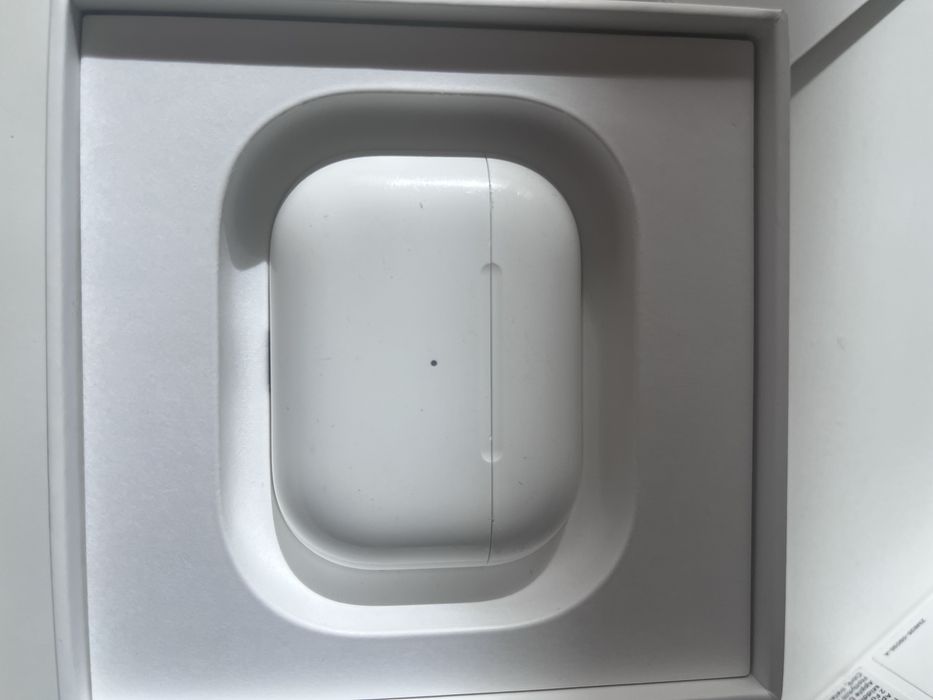 Продавам кейс от оргинални безжични слушалки Apple-AirPods Pro 2nd Gen