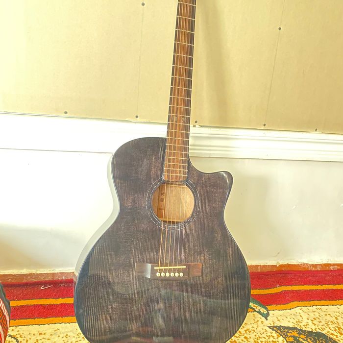 Gitara Yamaha holati Yangi