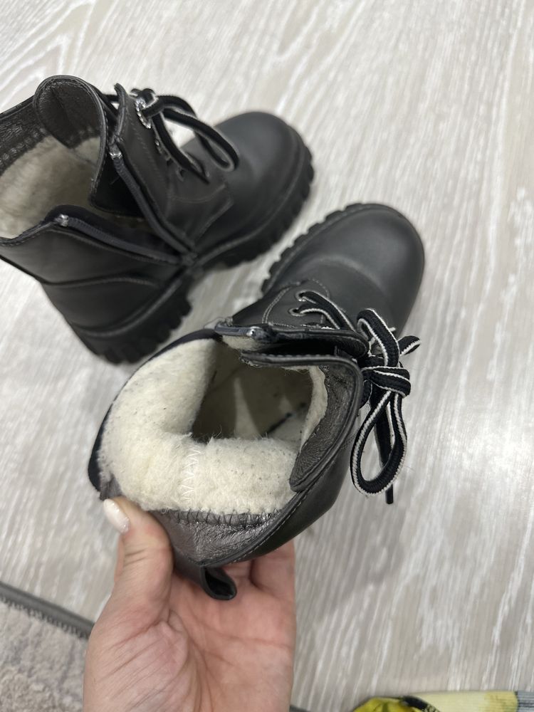 Продам детский зимний обувь