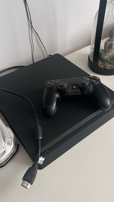 Ps4 slim 1 tb cu o maneta