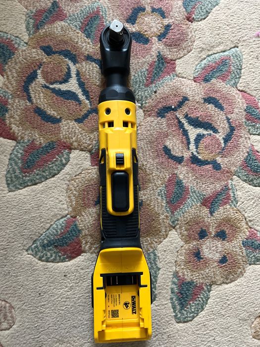 Dewalt 18v brushless  DCF512 ty1