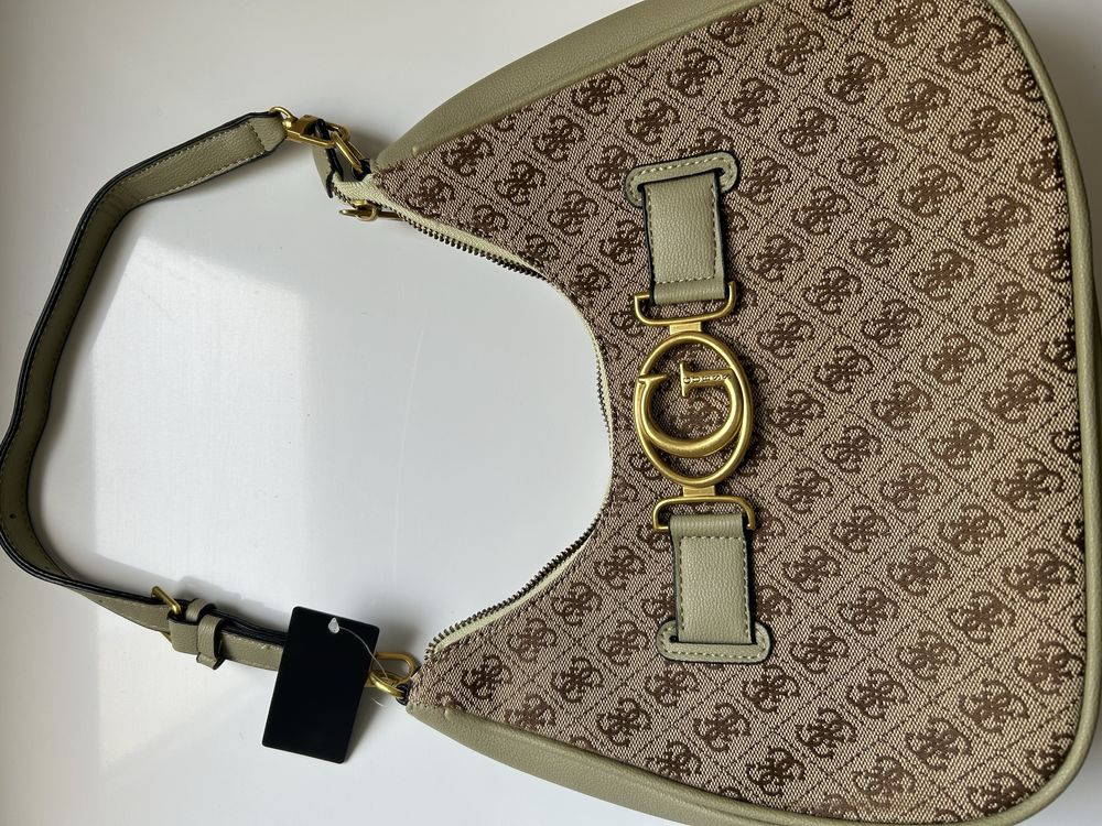 Продам сумочку Guess