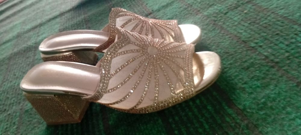 Tufli zudlik bn sotiladi