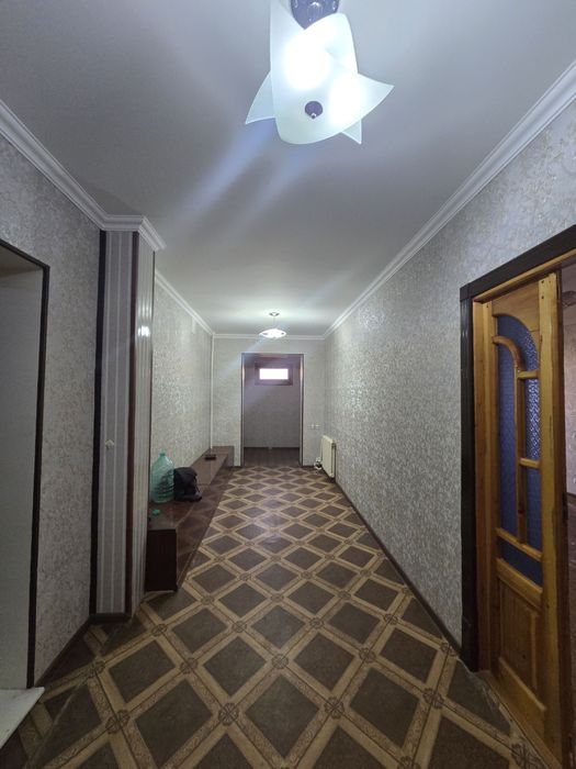 Кирпичный домда квартира сотилади.Манзил тожмахал туйхона орка томони.