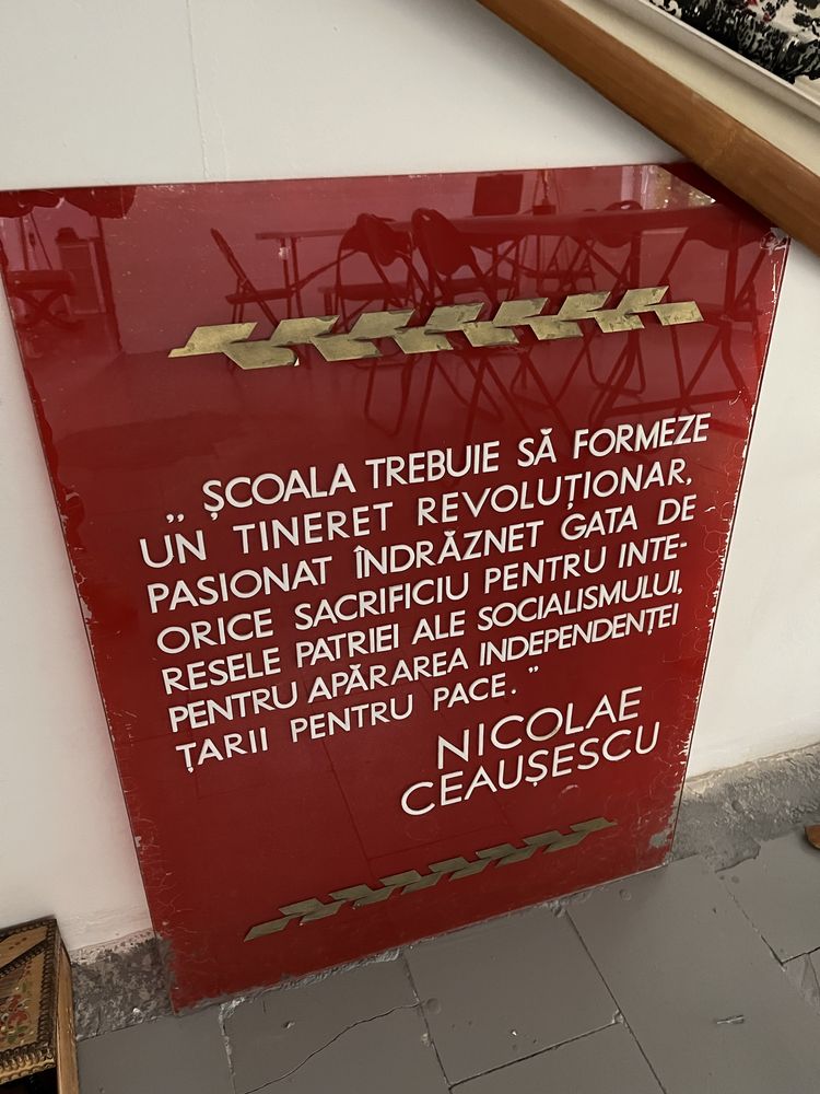 Ceausescu - plăci din sticlă cu propagandă comunistă