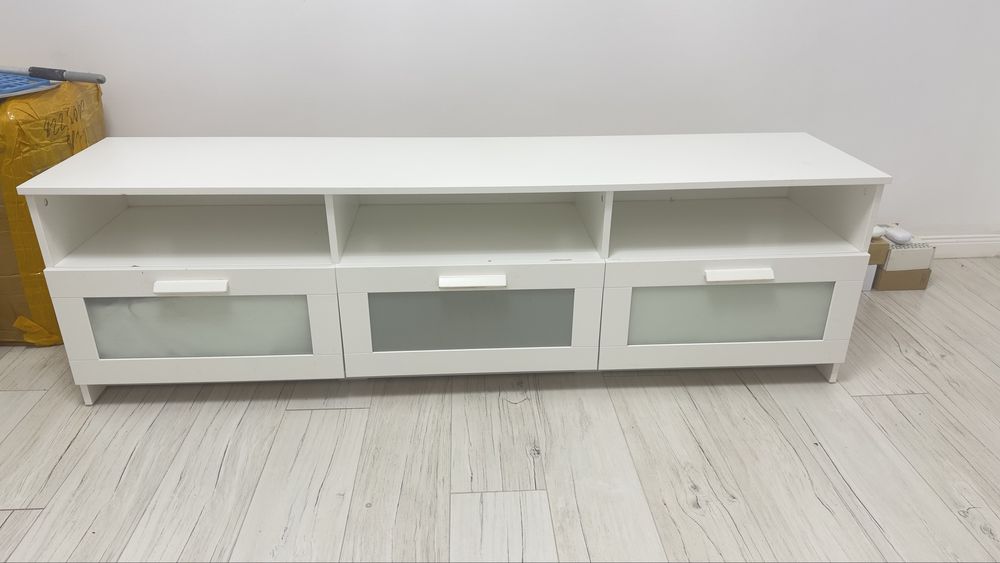 Тумба от Икеа  под телевизор