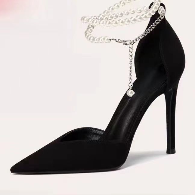 Черные туфли на каблуке