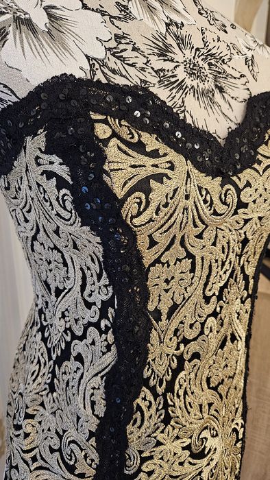 Rochie eleganta cu dantela aurie