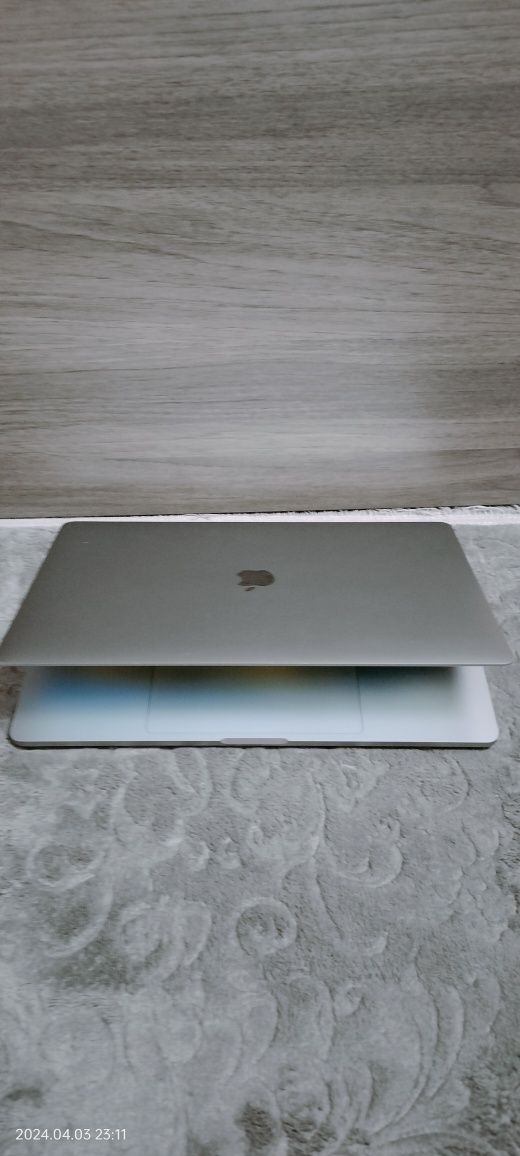 MacBook Pro 16 inch 2019 i7/32/512