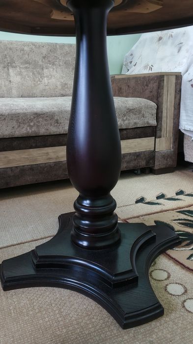 Круглый стол из ореха. Срочно