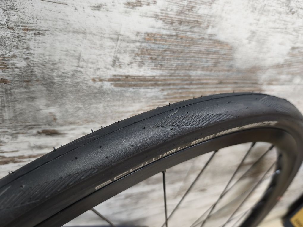 Карбонов шосеен велосипед Giant TCR Pro 0 Disc 105 Di2 Syncros | S