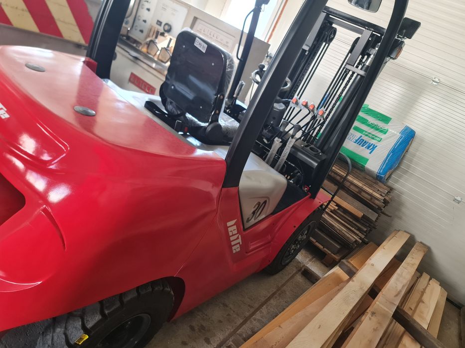 Мотокар Komatsu в отлично състояние
