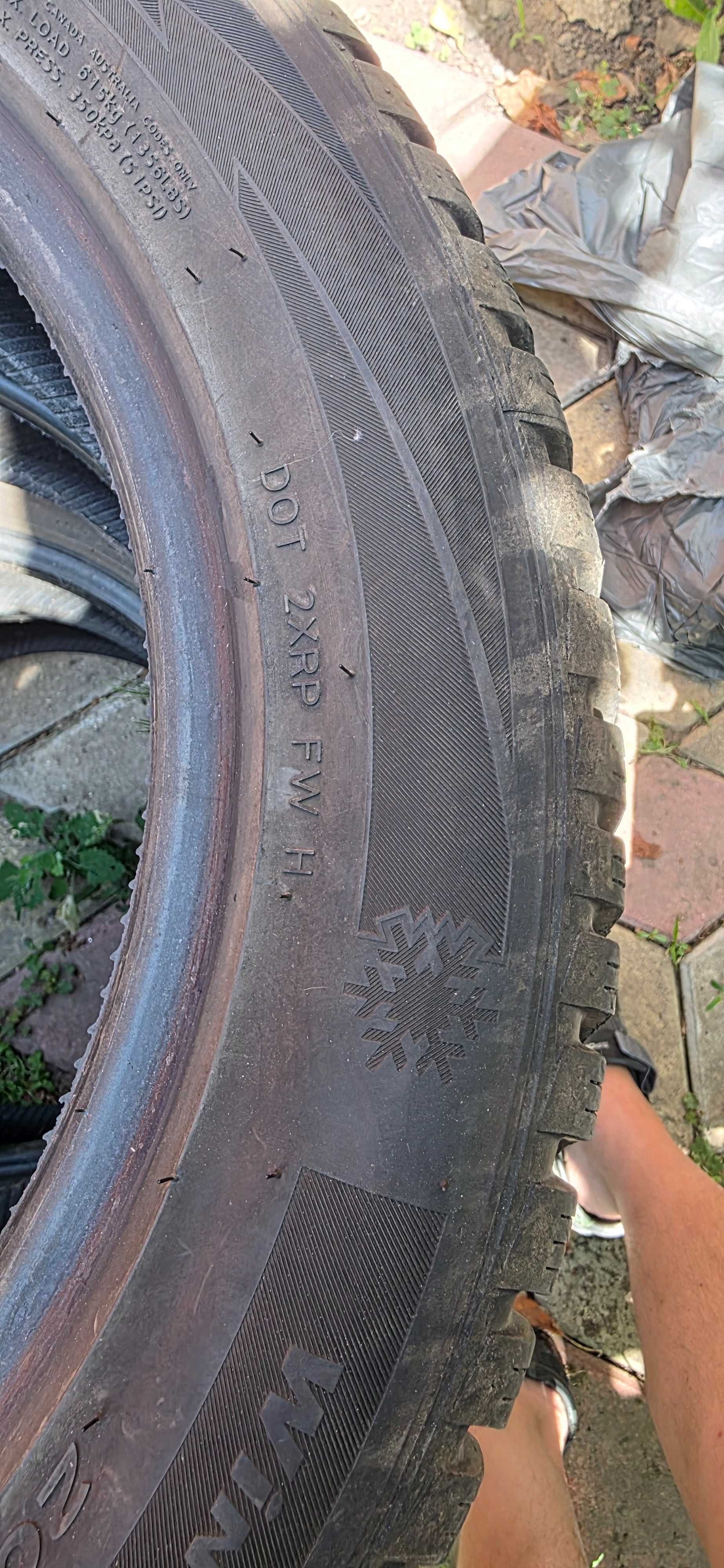 Vand set anvelope iarna 205/55/R16 Hankook