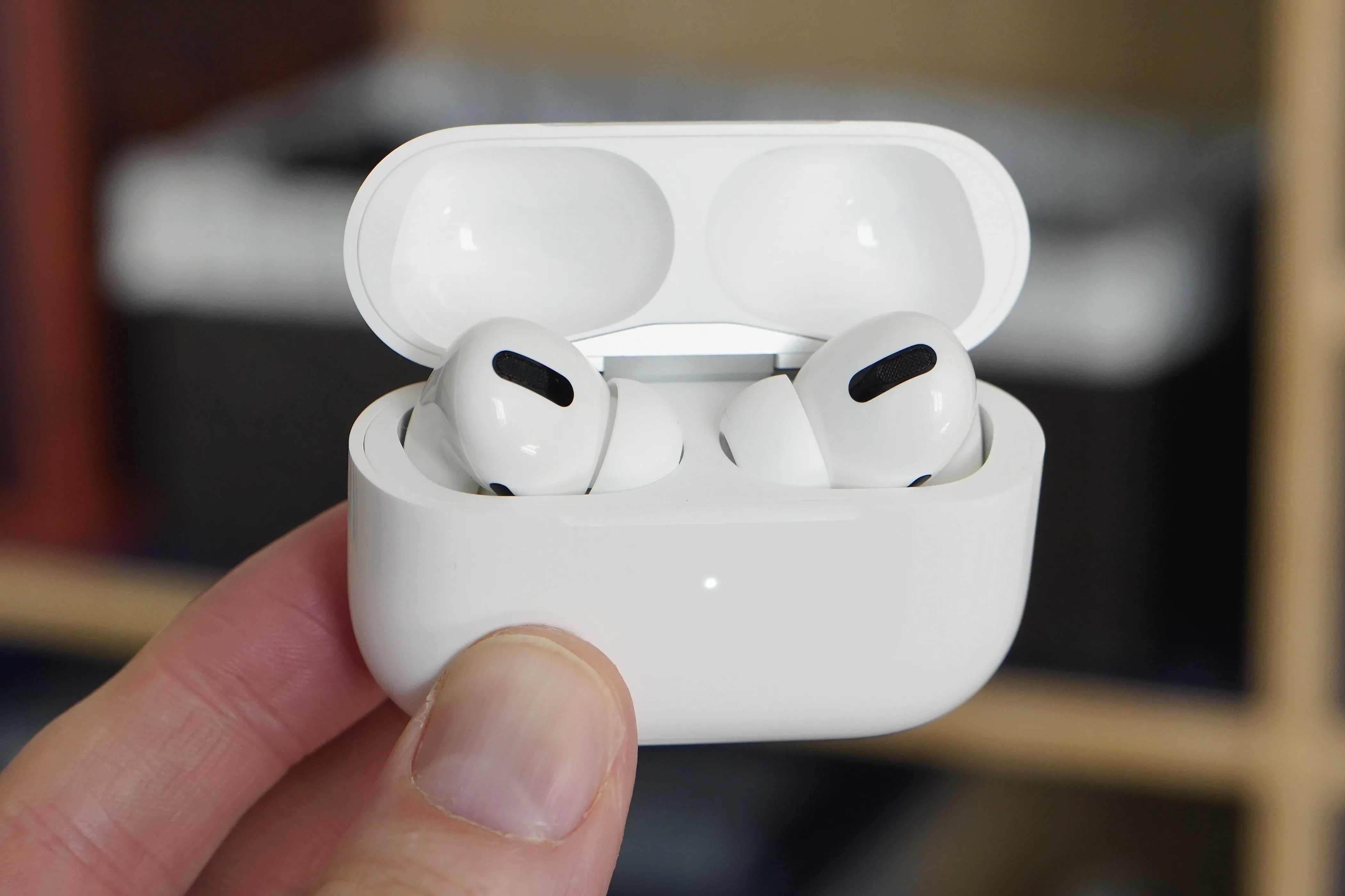 "Apple AirPods Pro - Висококачествени Безжични Слушалки''