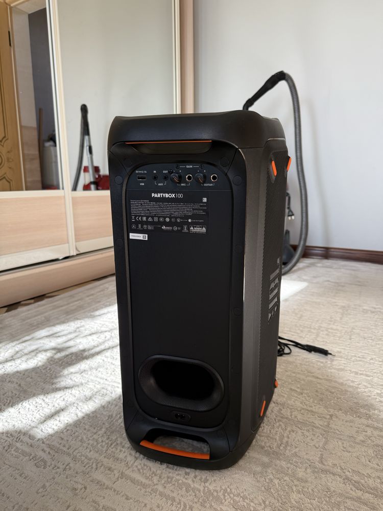 Продается JBL PartyBox 100 в новом состоянии.
