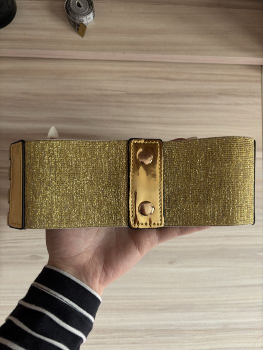 Екстравагантен златен колан с еластичност