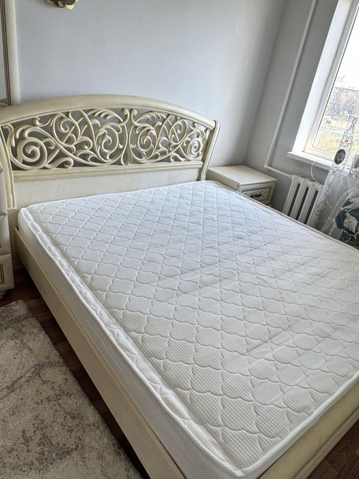 Спальная кровать с 2- мя тумбами