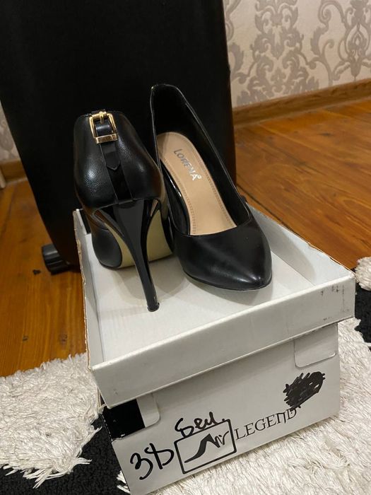 Продаю классические туфли.