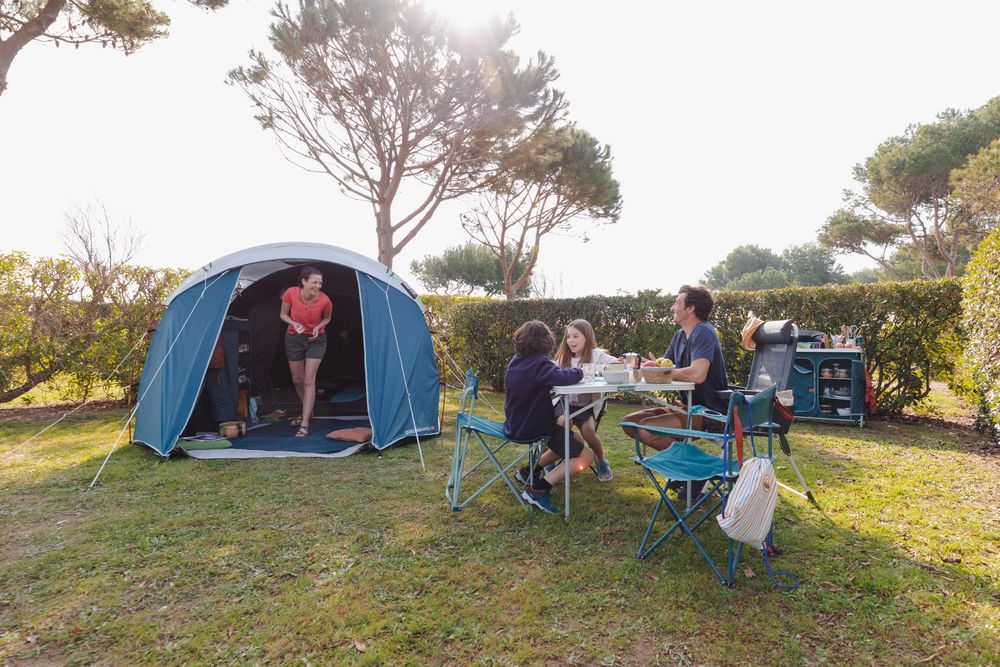 Cort cu bețe Camping Arpenaz Fresh&Black - produs resigilat Decathlon
