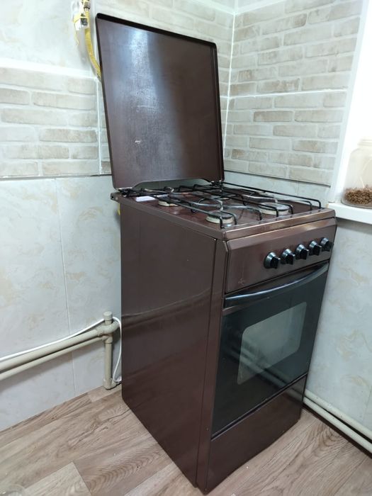 Продам Газовую плиту б/у