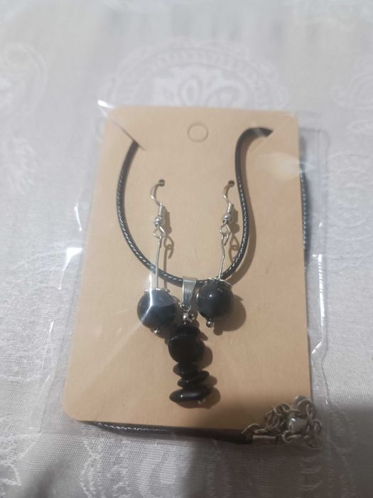 Комплект обици и колие