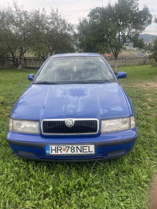 Vând sau dezmembrez  skoda