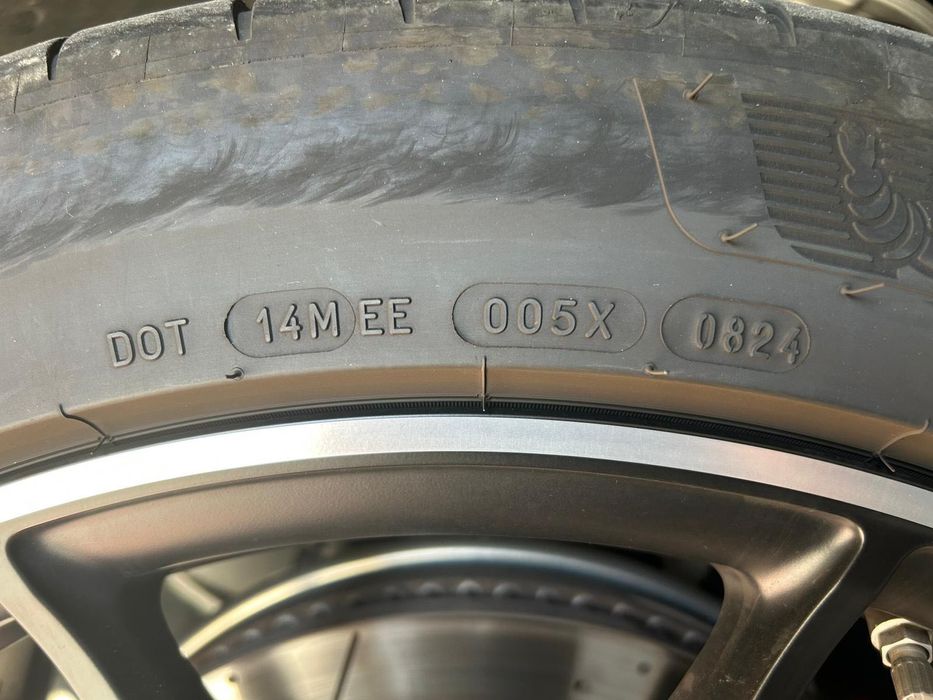 Anvelope  auto mărime 22