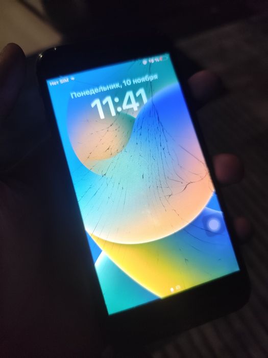 Айфон 8 разбитый