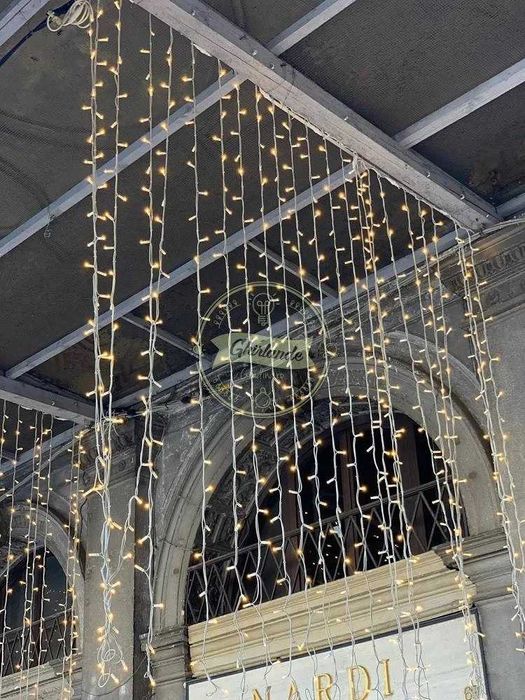 Iluminat festiv Craciun figurine luminoase gigant traversari carosabil