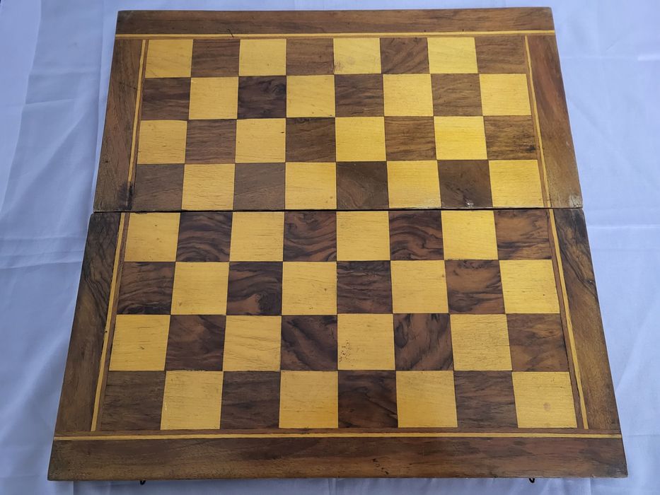 #9 Стар дървен шах и табла от времето на соца