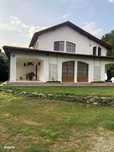 Casa cu 4 camere și garaj în natură