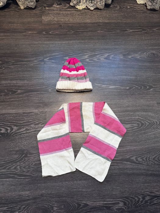 Caciula și fular pt 4/6 ani nou la 25 lei