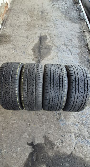 4 anvelope iarna RFT Pirelli,fata 275/40/21,spate 315/35/21.Pret/buc.