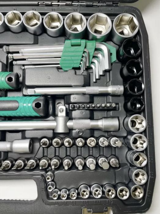 Професионален комплект с инструменти 151 бр в ново състояние