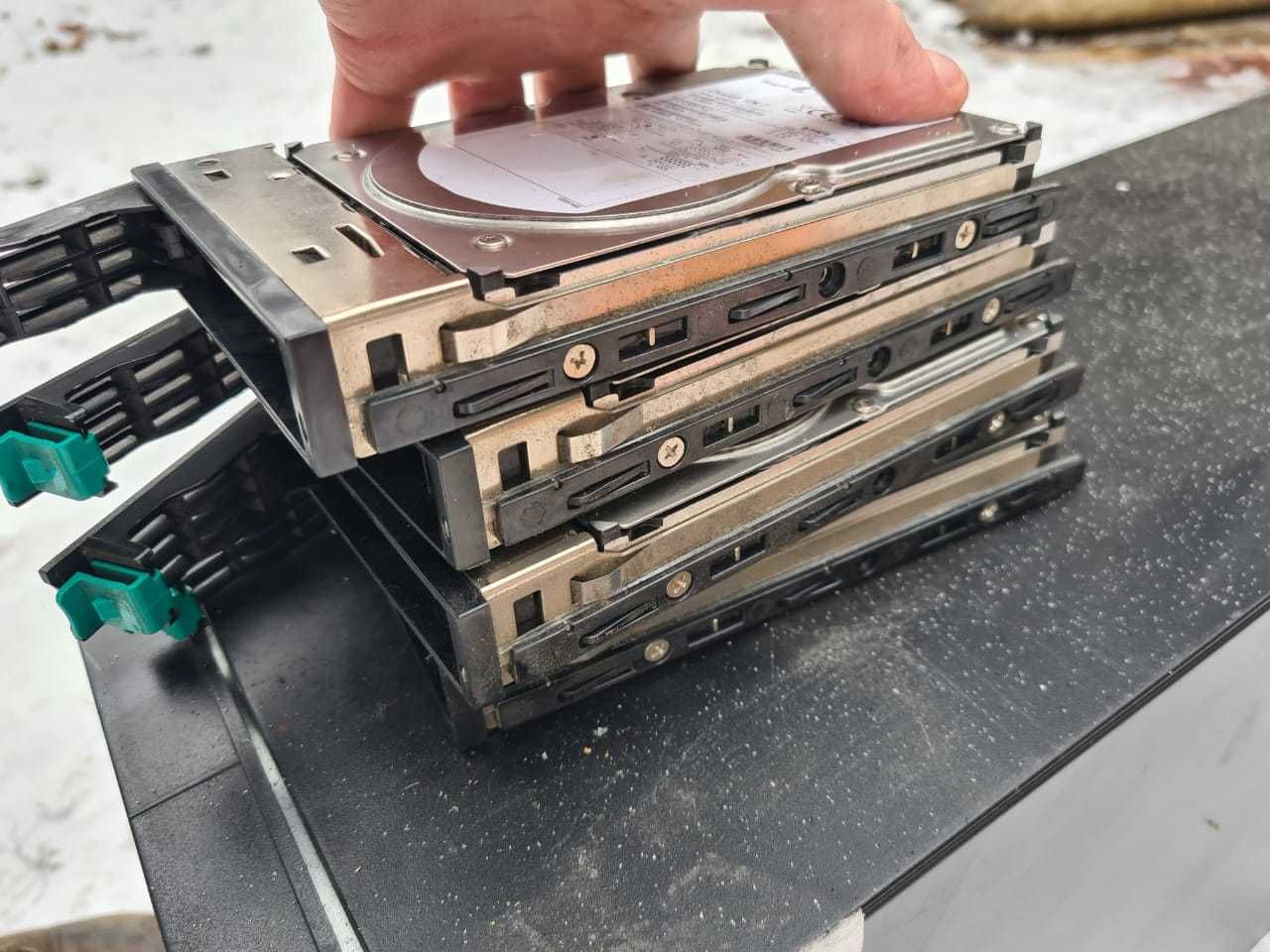 Сервер с жесткими дисками
