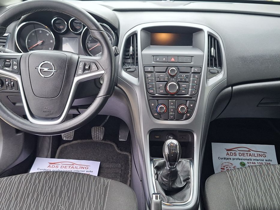 Opel Astra J--2014--1.7 tdci--Eiro 5