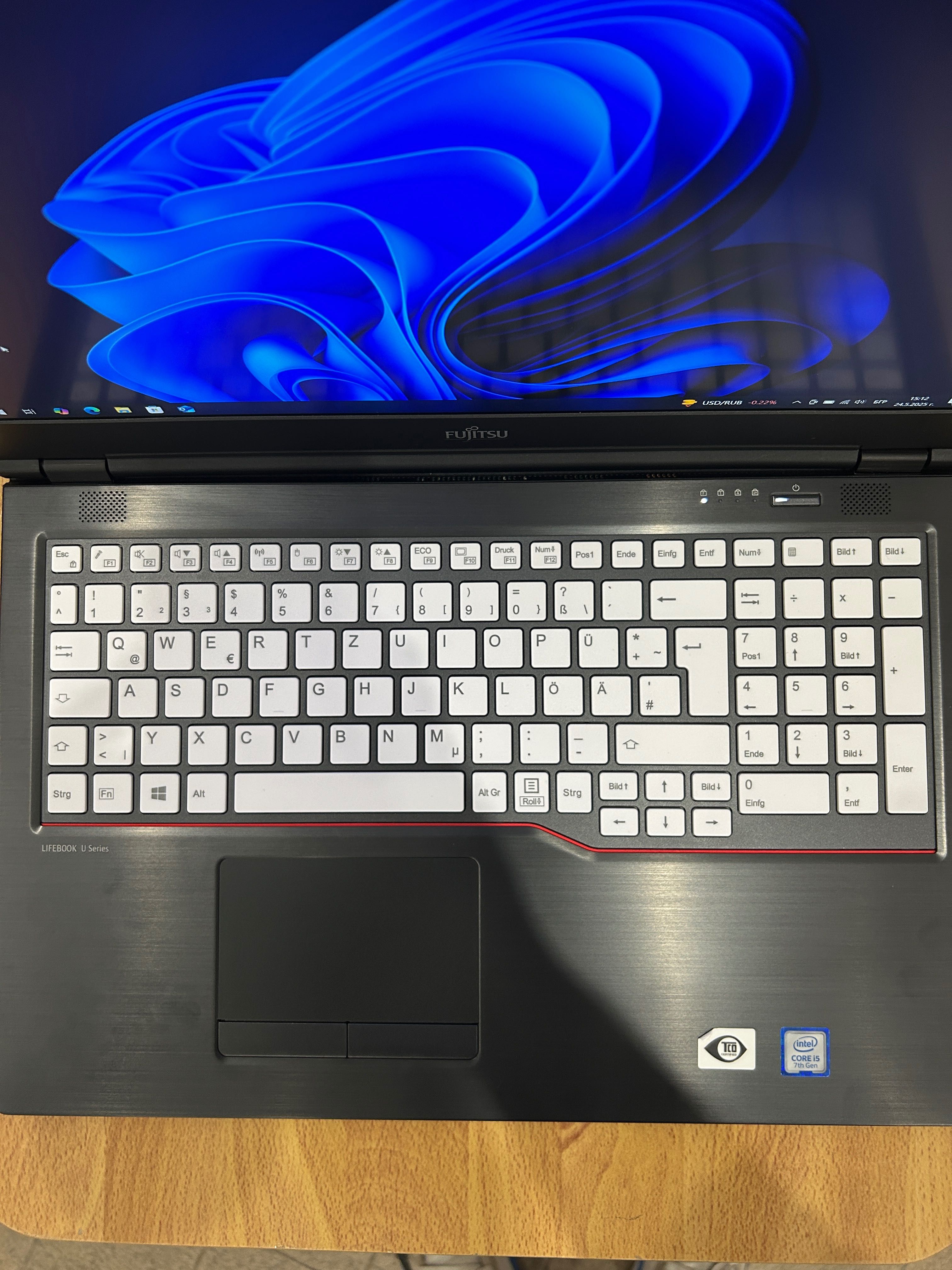 Като нов! Лаптоп Fujitsu U758 i5/8GB RAM/512GB с 3 месеца гаранция!
